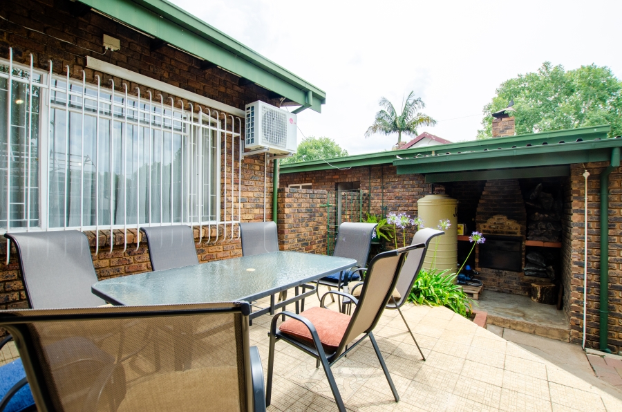 3 Bedroom Property for Sale in Les Marais Gauteng