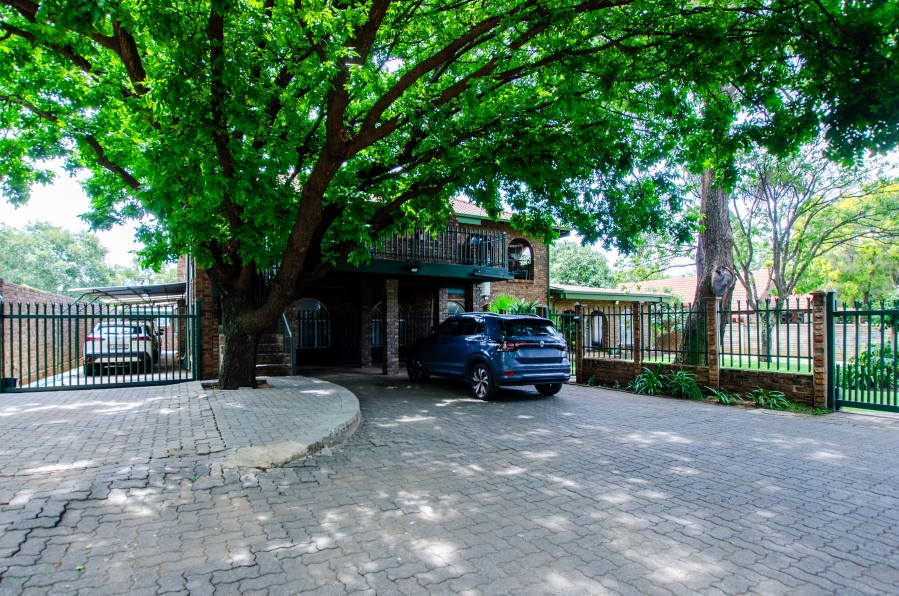 3 Bedroom Property for Sale in Les Marais Gauteng