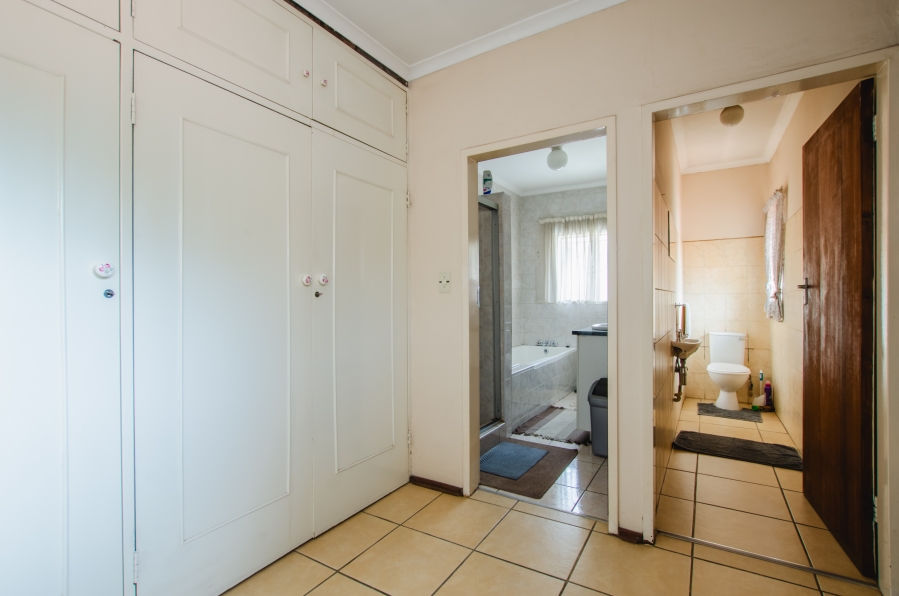 3 Bedroom Property for Sale in Les Marais Gauteng