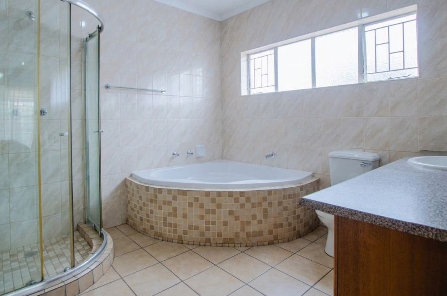3 Bedroom Property for Sale in Les Marais Gauteng