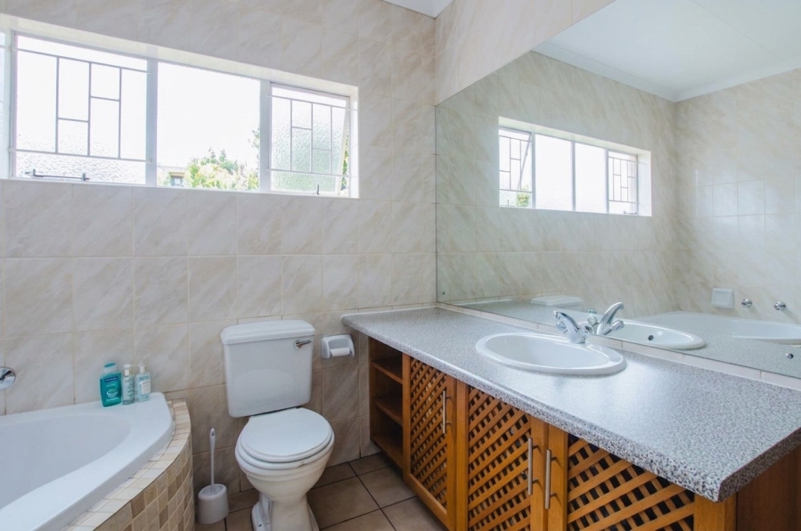 3 Bedroom Property for Sale in Les Marais Gauteng