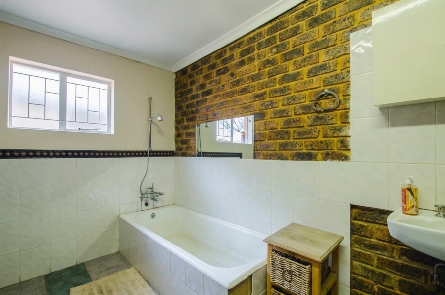3 Bedroom Property for Sale in Les Marais Gauteng