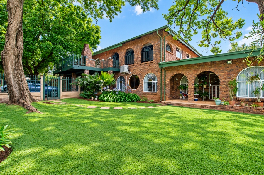 6 Bedroom Property for Sale in Les Marais Gauteng
