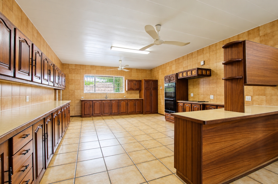 6 Bedroom Property for Sale in Les Marais Gauteng