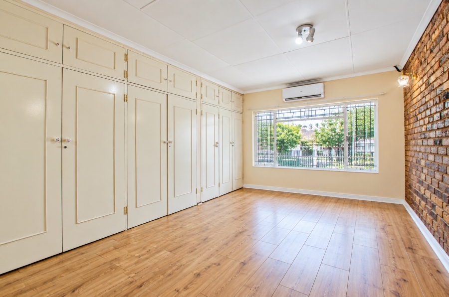 6 Bedroom Property for Sale in Les Marais Gauteng