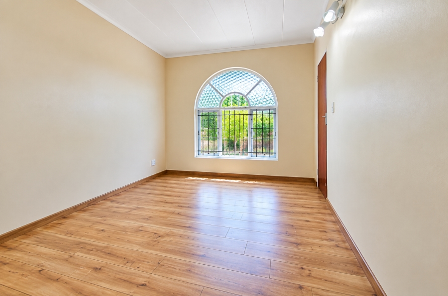 6 Bedroom Property for Sale in Les Marais Gauteng