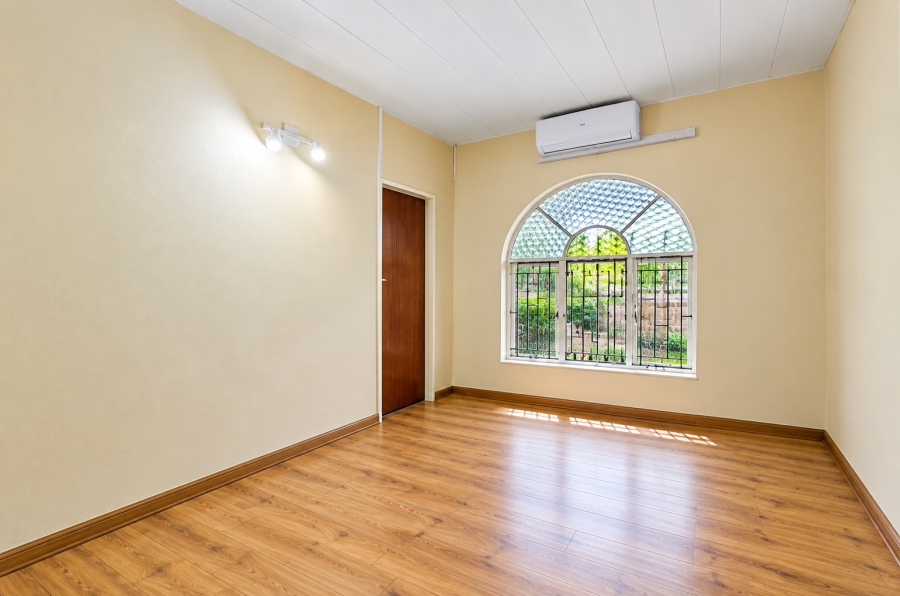 6 Bedroom Property for Sale in Les Marais Gauteng