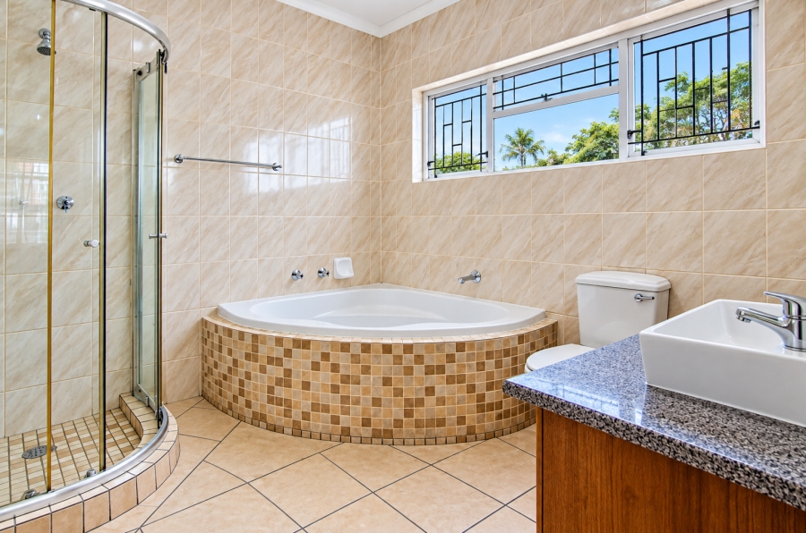 6 Bedroom Property for Sale in Les Marais Gauteng