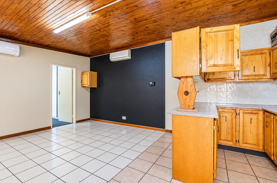 6 Bedroom Property for Sale in Les Marais Gauteng
