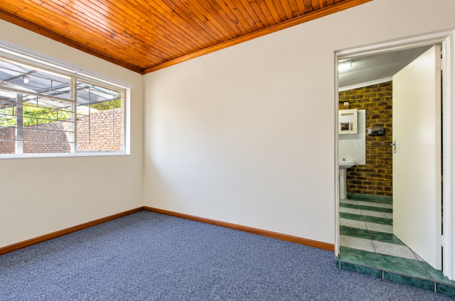 6 Bedroom Property for Sale in Les Marais Gauteng