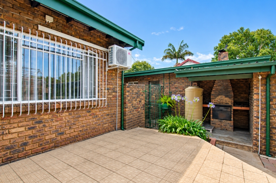 6 Bedroom Property for Sale in Les Marais Gauteng