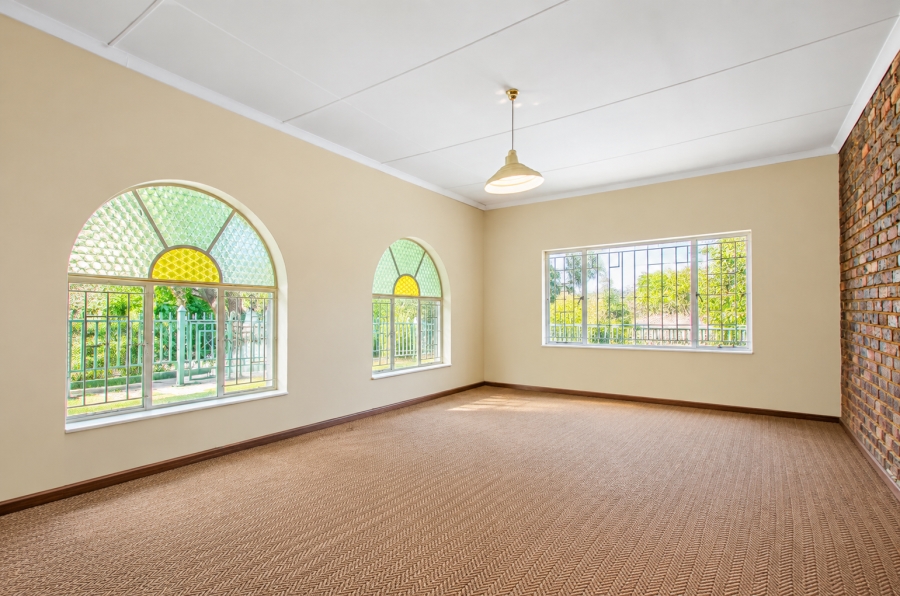 6 Bedroom Property for Sale in Les Marais Gauteng