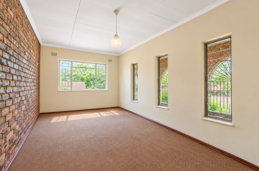 6 Bedroom Property for Sale in Les Marais Gauteng