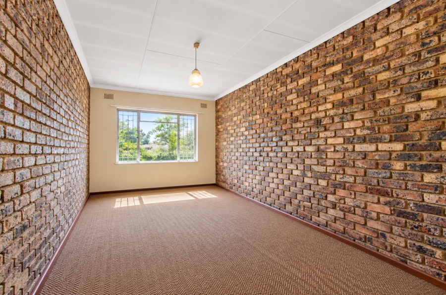 6 Bedroom Property for Sale in Les Marais Gauteng