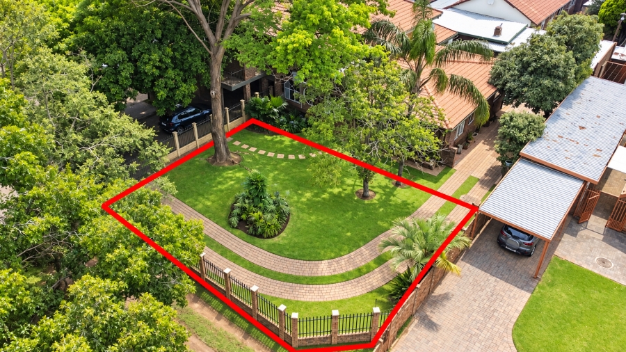 6 Bedroom Property for Sale in Les Marais Gauteng