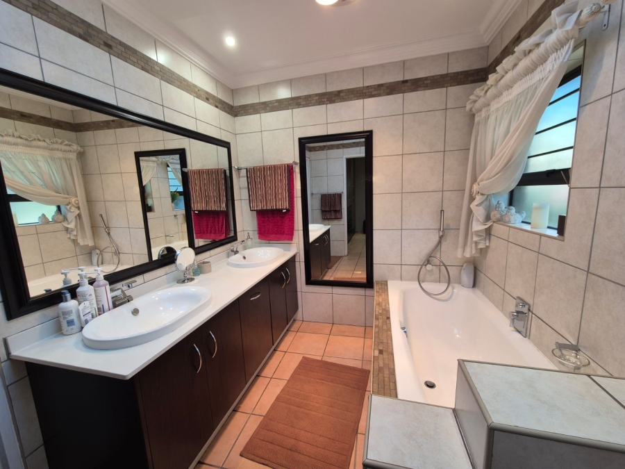 4 Bedroom Property for Sale in Vanderbijlpark SW 5 Gauteng