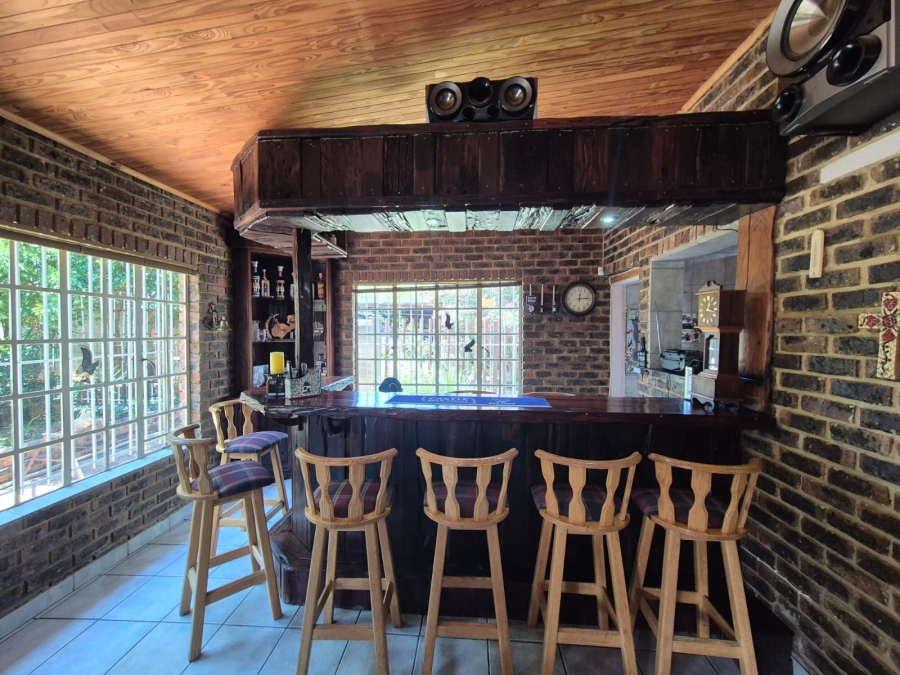 4 Bedroom Property for Sale in Vaaloewer Gauteng