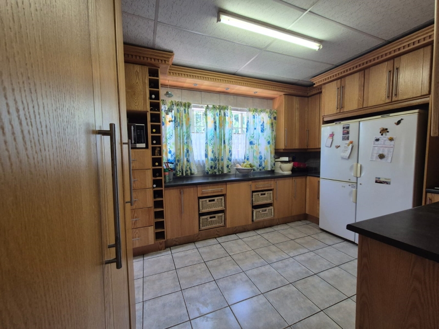 4 Bedroom Property for Sale in Vaaloewer Gauteng