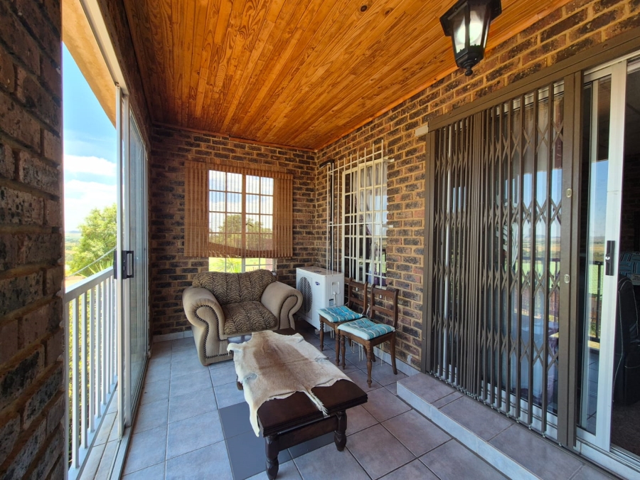 4 Bedroom Property for Sale in Vaaloewer Gauteng