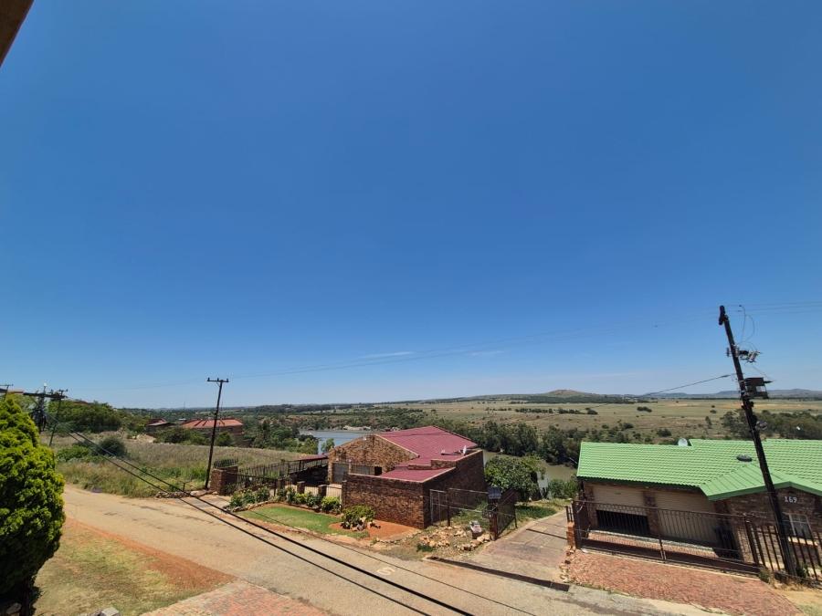 4 Bedroom Property for Sale in Vaaloewer Gauteng