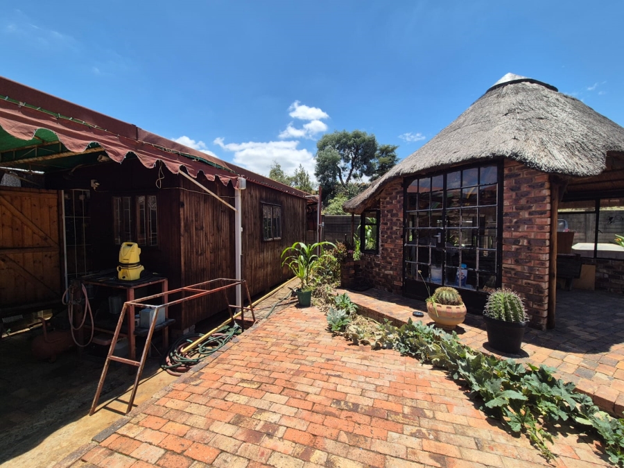 4 Bedroom Property for Sale in Vaaloewer Gauteng