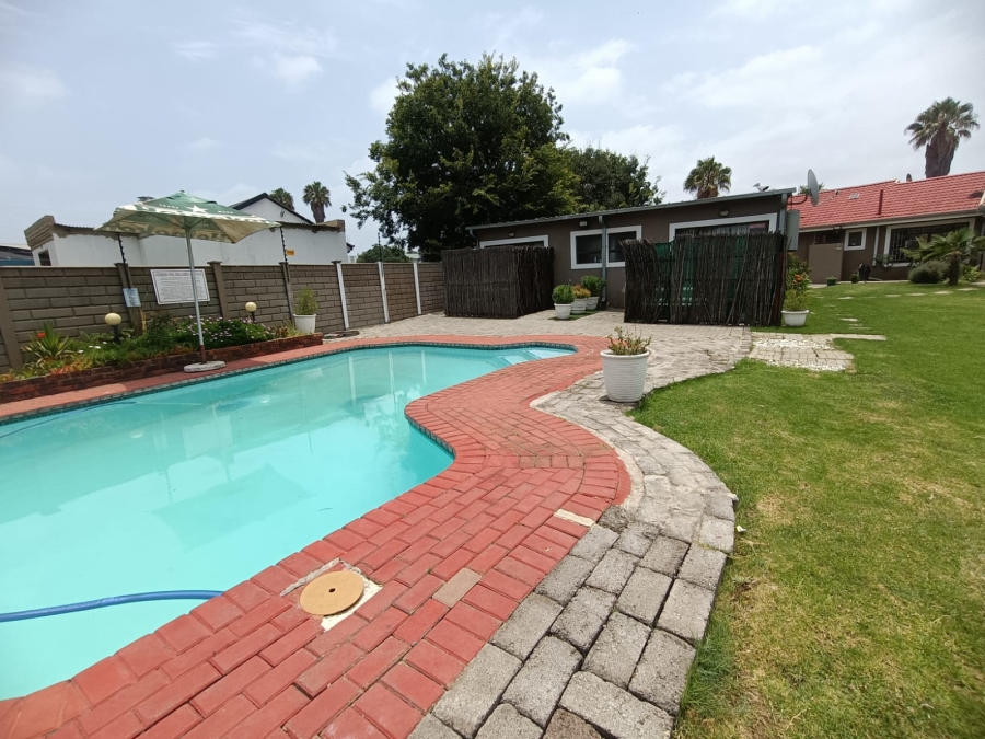 8 Bedroom Property for Sale in Bedworth Park Gauteng