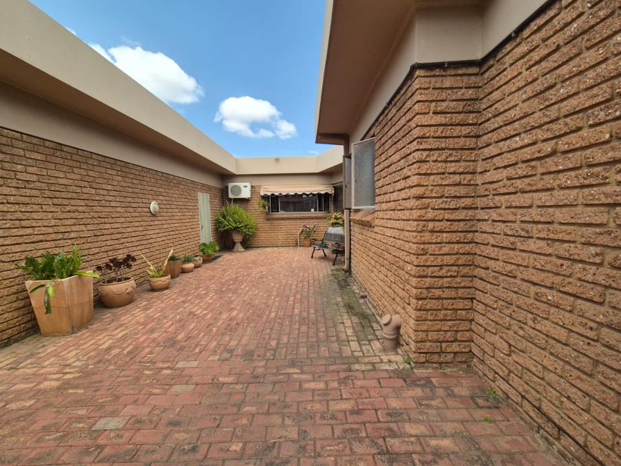3 Bedroom Property for Sale in Vanderbijlpark SE 2 Gauteng