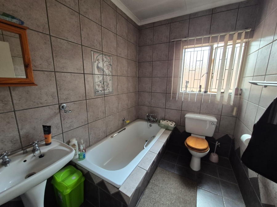 3 Bedroom Property for Sale in Vanderbijlpark SE 2 Gauteng