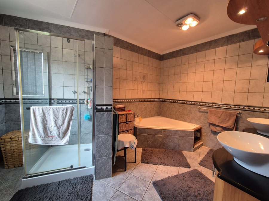 3 Bedroom Property for Sale in Vanderbijlpark SE 2 Gauteng