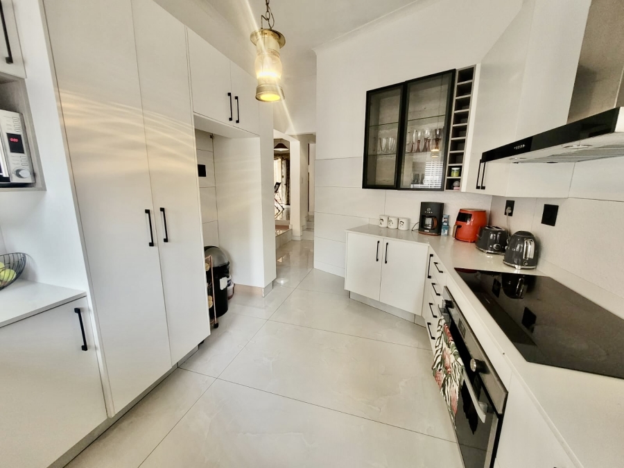 4 Bedroom Property for Sale in Waterkloof Glen Gauteng