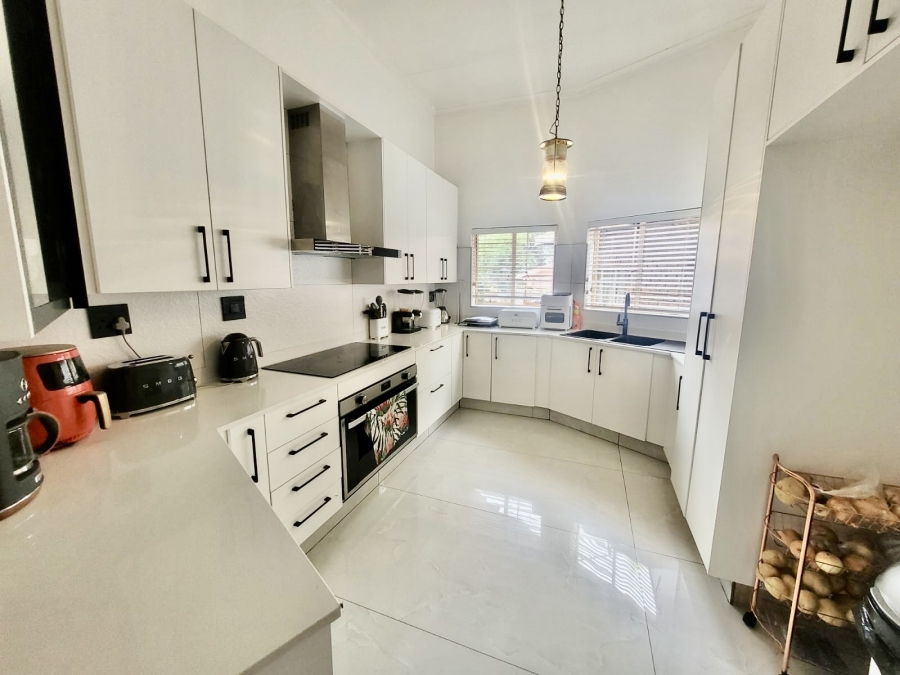 4 Bedroom Property for Sale in Waterkloof Glen Gauteng