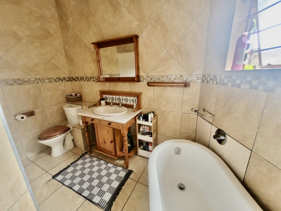 4 Bedroom Property for Sale in Waterkloof Glen Gauteng