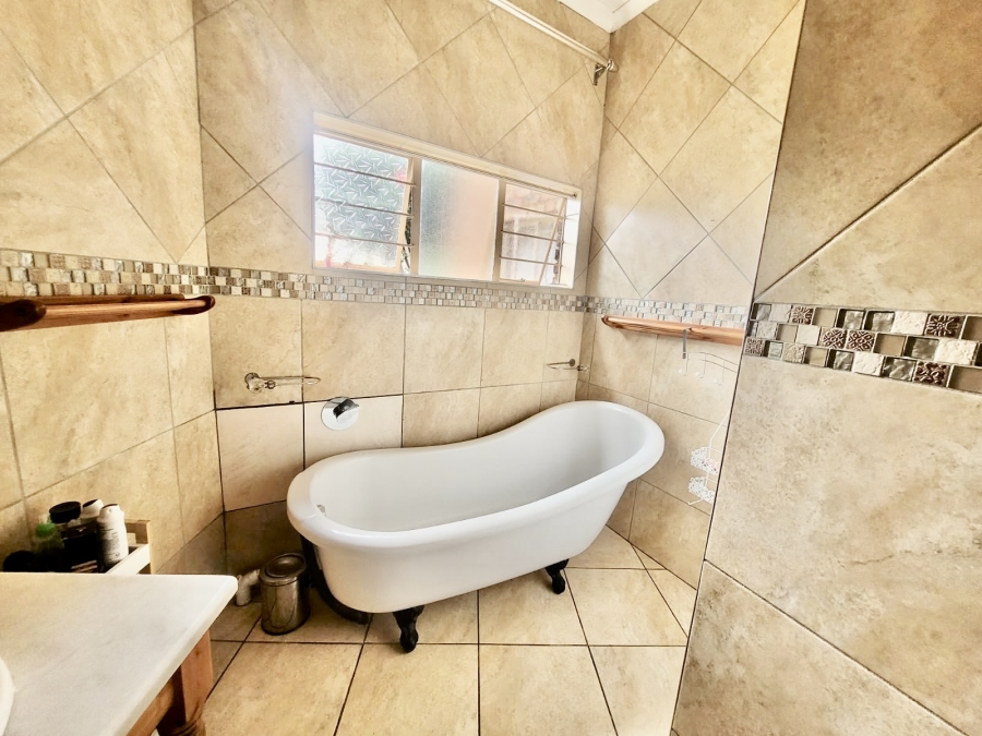 4 Bedroom Property for Sale in Waterkloof Glen Gauteng