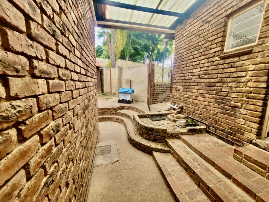 4 Bedroom Property for Sale in Waterkloof Glen Gauteng