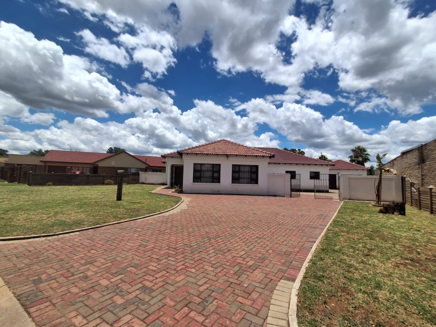 4 Bedroom Property for Sale in Waldrift Gauteng