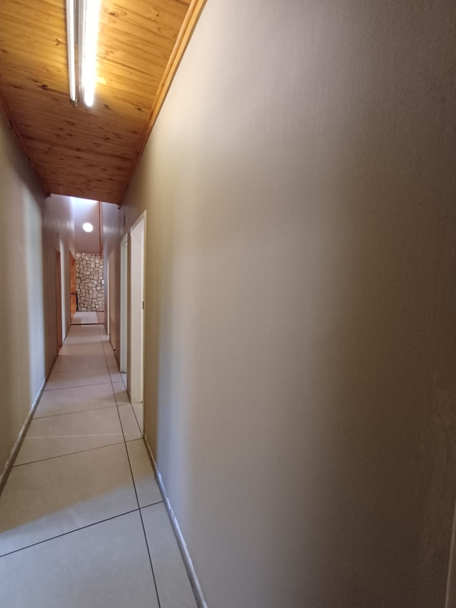 4 Bedroom Property for Sale in Flora Gardens Gauteng
