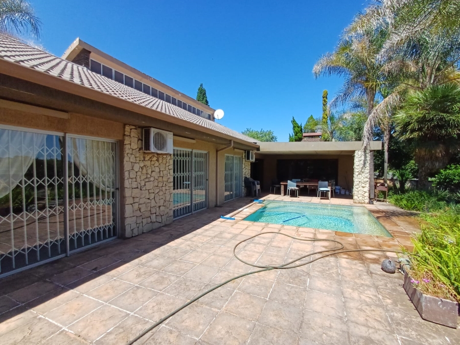 4 Bedroom Property for Sale in Flora Gardens Gauteng