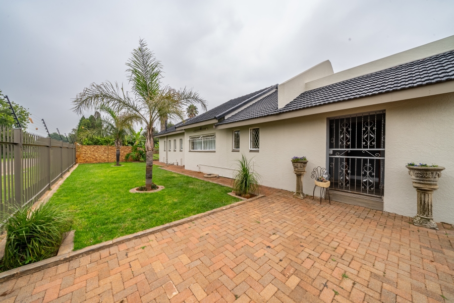 5 Bedroom Property for Sale in Kenleaf Gauteng