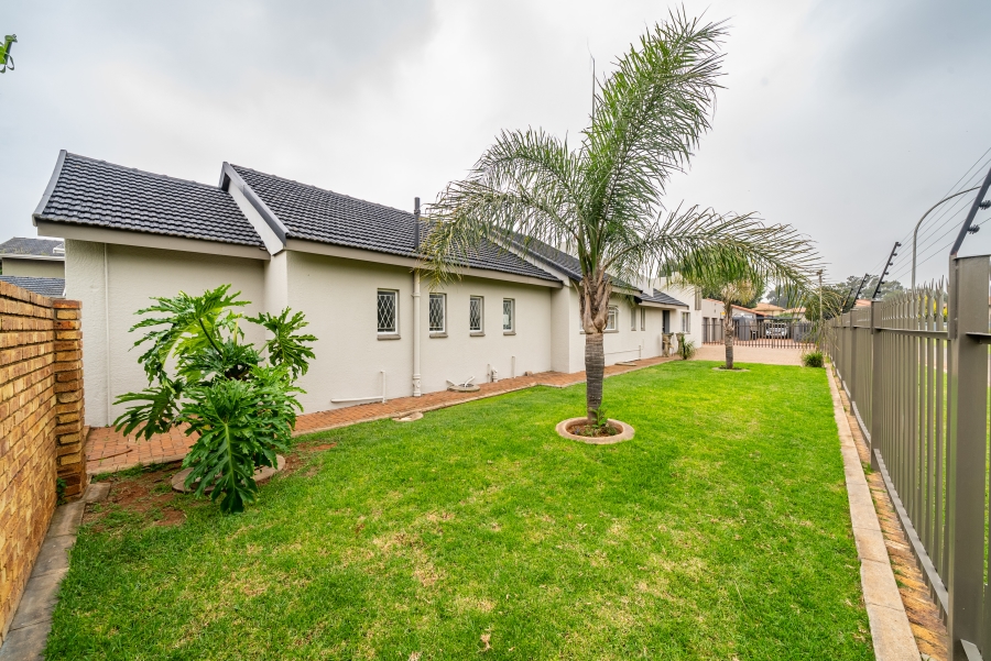 5 Bedroom Property for Sale in Kenleaf Gauteng