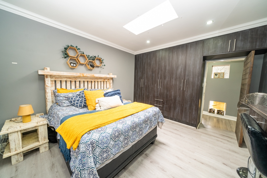 5 Bedroom Property for Sale in Kenleaf Gauteng