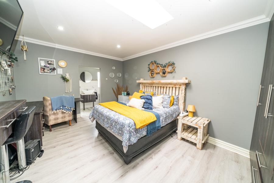 5 Bedroom Property for Sale in Kenleaf Gauteng