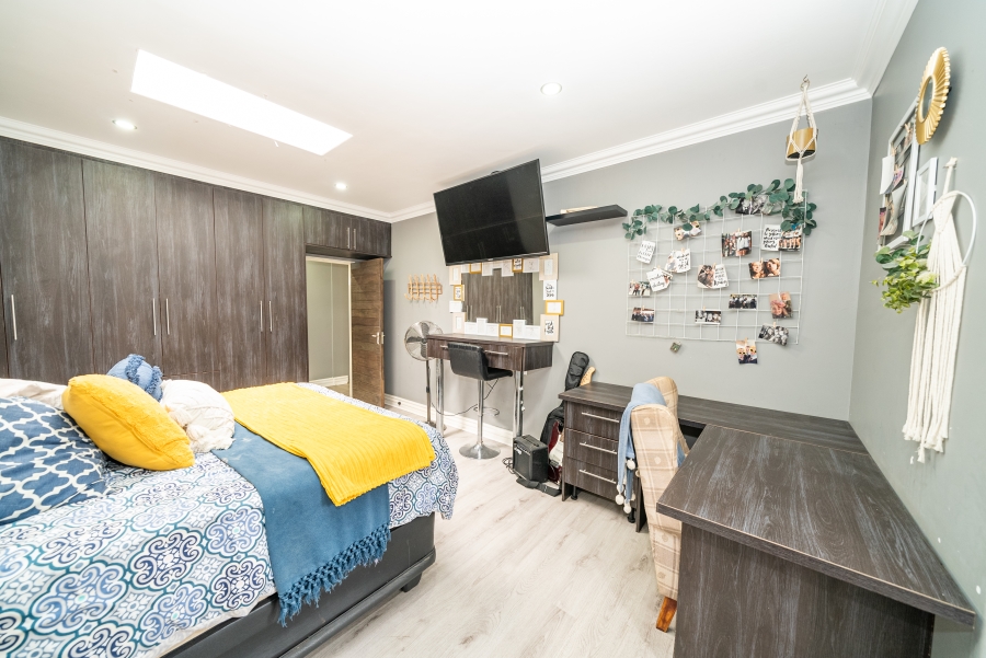 5 Bedroom Property for Sale in Kenleaf Gauteng