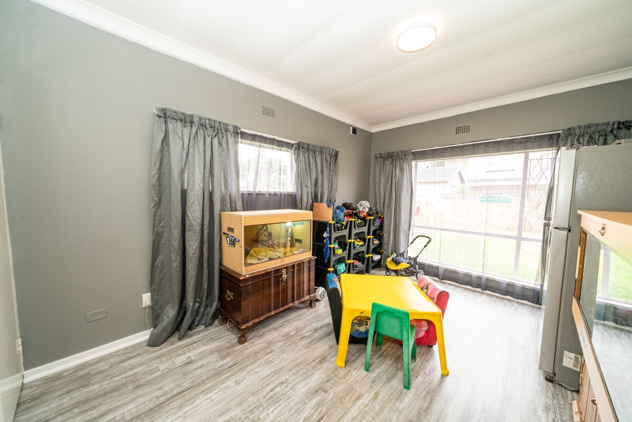 5 Bedroom Property for Sale in Kenleaf Gauteng