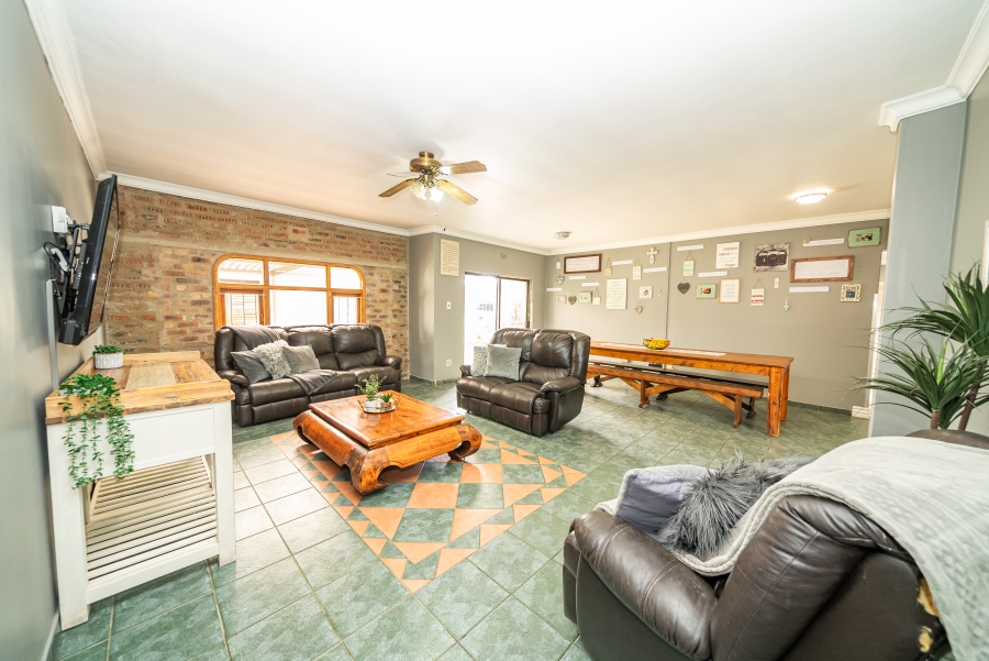 5 Bedroom Property for Sale in Kenleaf Gauteng