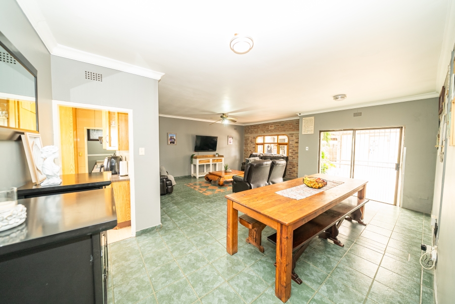 5 Bedroom Property for Sale in Kenleaf Gauteng