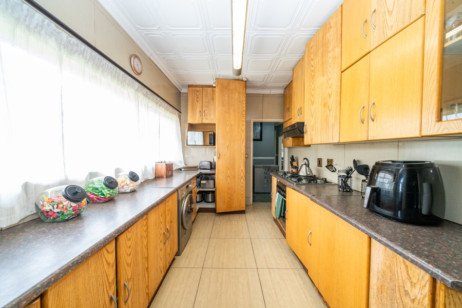 5 Bedroom Property for Sale in Kenleaf Gauteng