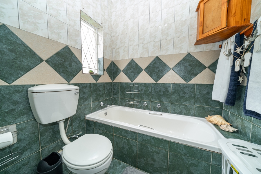 5 Bedroom Property for Sale in Kenleaf Gauteng