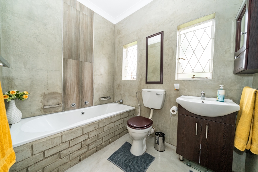 5 Bedroom Property for Sale in Kenleaf Gauteng