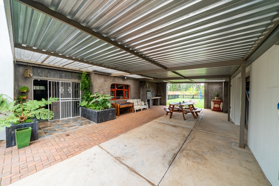 5 Bedroom Property for Sale in Kenleaf Gauteng