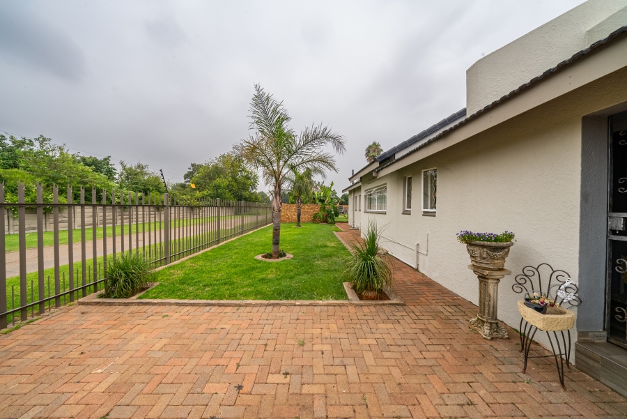 5 Bedroom Property for Sale in Kenleaf Gauteng